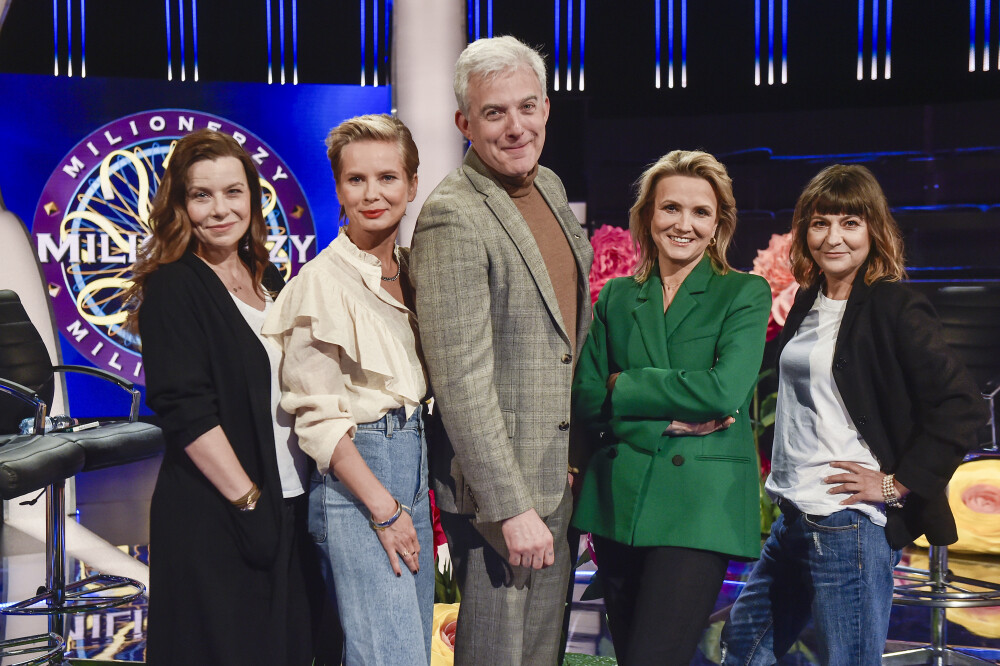 Agnieszka Suchora, Agata Kulesza, Magdalena Cielecka, Marta Kuligowska oraz Hubert Urbański w teleturnieju